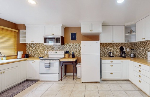 Intermountain Condo | Spacious West Vail condo near shuttle w/shared hot tub, washer/dryer