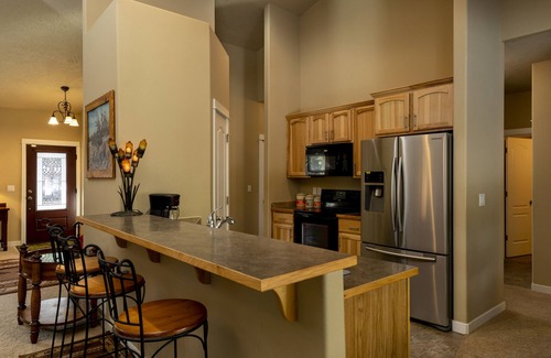 Chiloquin House | Spacious Western Home on 2 acres in the Pines close to Crater Lake