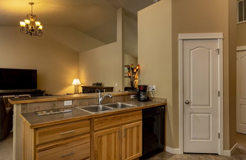 Chiloquin House | Spacious Western Home on 2 acres in the Pines close to Crater Lake