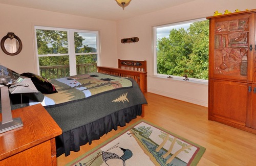 Murphy House | SPACIOUS WITH LONG-RANGE MOUNTAIN VIEWS, AMAZING MASTER SUITE & BATH W/CLAW TUB