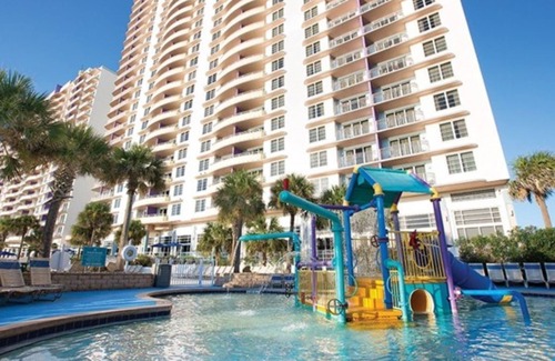 Smith's Memento Apartment | Spacious Wyndham Ocean Walk 2-bedroom Deluxe Beachfront Suite on Daytona Beach