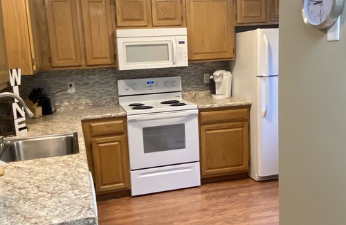 North Conway Condo | Spacious Year Round Condo Retreat to the White Mountains