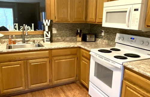 North Conway Condo | Spacious Year Round Condo Retreat to the White Mountains