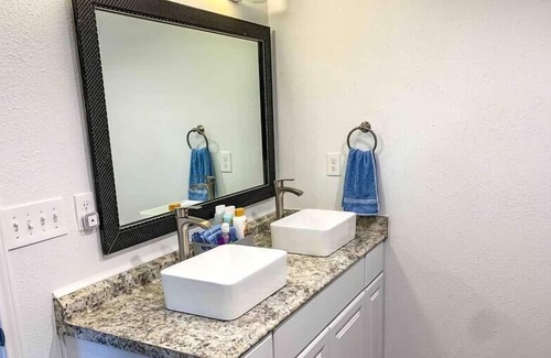 Lubbock House | ★Spacious★4BR/2BA★Easy access to TTU/UMC/Cntrl LBK