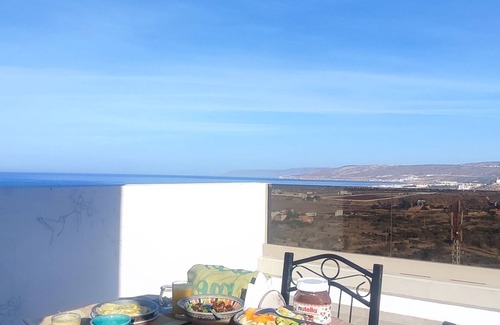 Mejji House | Spacious50m room with bathroom,balcony,sea/mountain views,largebed,5Min to beach