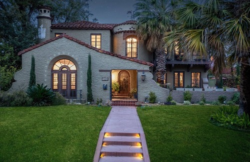 Jefferson Villa | Spanish Gem, Pool, HotTub, Firepit, Game Room, Patio Seating, Mins to River Walk