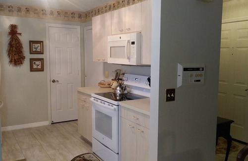 The Villages House | Spanish Springs area Courtyard Villa w/Golf Cart & Clubs