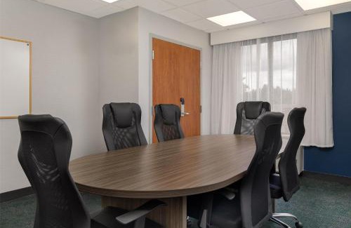 Guelph Hotel | Spark By Hilton Guelph