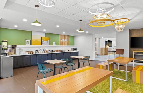 Southeast Houston Hotel | Spark by Hilton Houston Hobby Airport