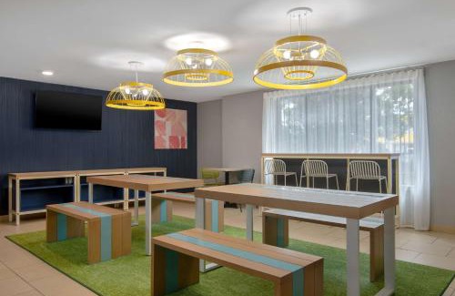 Gunter Afs Hotel | Spark by Hilton Montgomery EastChase