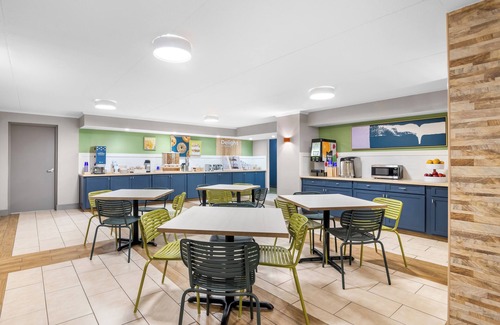 Roanoke Hotel | Spark by Hilton Roanoke Civic Center