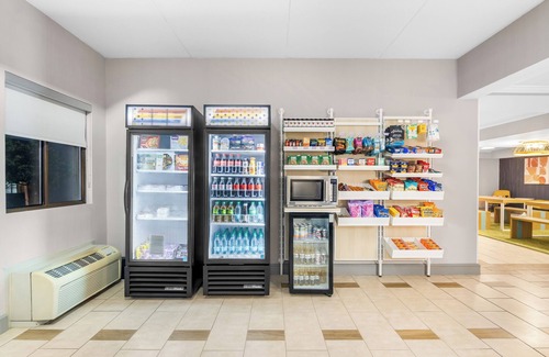 Roanoke Hotel | Spark by Hilton Roanoke Civic Center