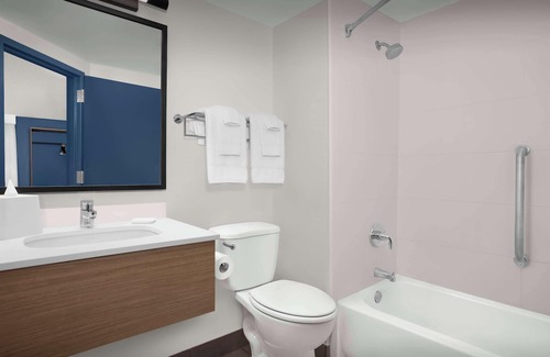 Wetmore Hotel | Spark By Hilton San Antonio Northwest near Six Flags