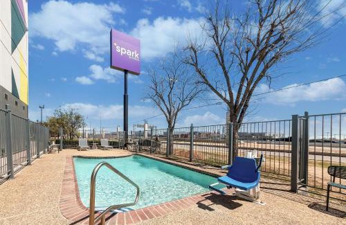 Selma Hotel | Spark by Hilton Selma
