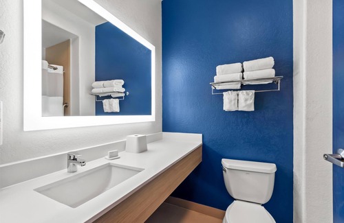 Selma Hotel | Spark by Hilton Selma