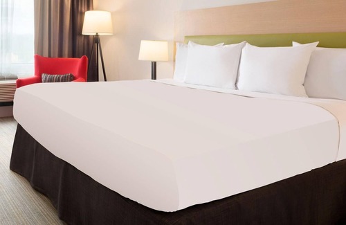 Strabane Hotel | Spark by Hilton Washington Meadowlands Blvd