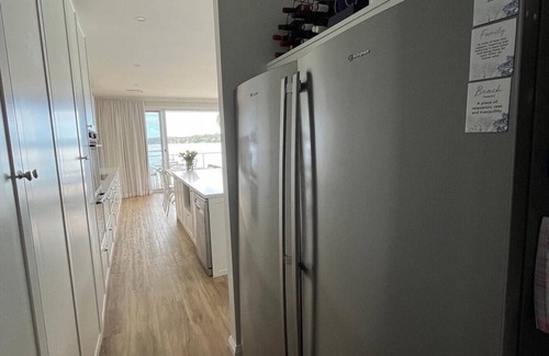 Bonnells Bay House | Sparkle by the Lake at this peaceful direct waterfront luxury home