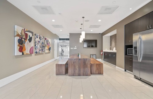 Back Bay Apartment | Sparkling 2BR/2BA in Back Bay