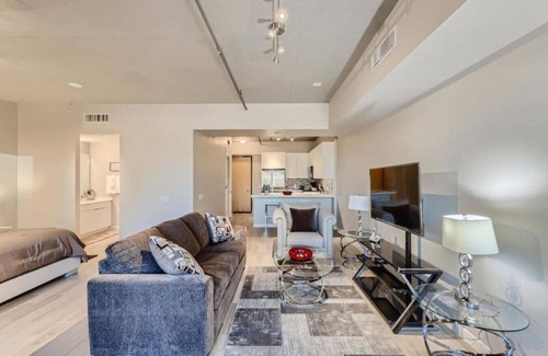 Downtown Las Vegas Condo | Sparkling Jewel byFremont-1queen1sofabedAmenities