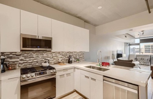 Downtown Las Vegas Condo | Sparkling Jewel byFremont-1queen1sofabedAmenities