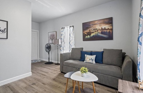 Cedar Crest Apartment | Sparkling Modern 1BR Beautiful Dallas