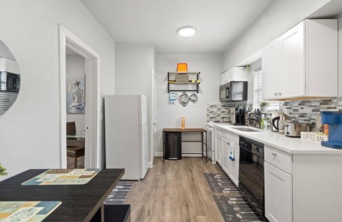 Cedar Crest Apartment | Sparkling Modern 1BR Beautiful Dallas