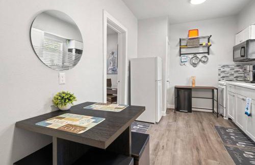Cedar Crest Apartment | Sparkling Modern 1BR Beautiful Dallas