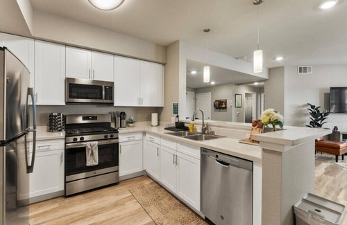 Sparks Apartment | Sparks Waterfront 2 Kings Condo- Free Parking