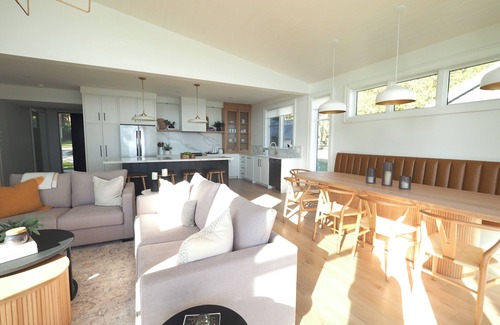 Meaford Cottage | Sparrow Cottage on the Bay — Modern Waterfront Retreat in Meaford, Ontario