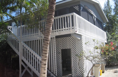 Doctor's Arm House | SPCL FALL RATES THREE LOTS WITH POOL AND DOCK! SECLUDED LOWER KEYS RETREAT