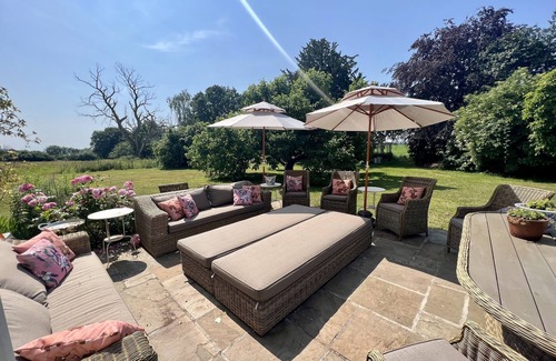 Lydney House | Special Celebration Country House. 4 acre grounds. Pet Friendly!