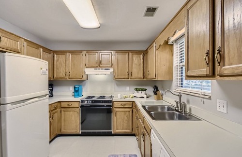 Windsor Green House | SPECIAL Lovely, Quiet and Comfortable Home,