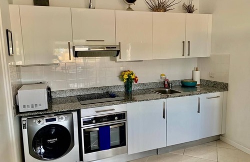 Lascelles Apartment | SPECIAL OFFER JUNE AND JULY Gorgeous apartment with views over the communal pool