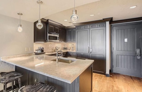 Avon Apartment | SPECIAL! Ritz-Carlton Bachelor Gulch 2BR&2BA Residence INSIDE hotel adj to Lift!