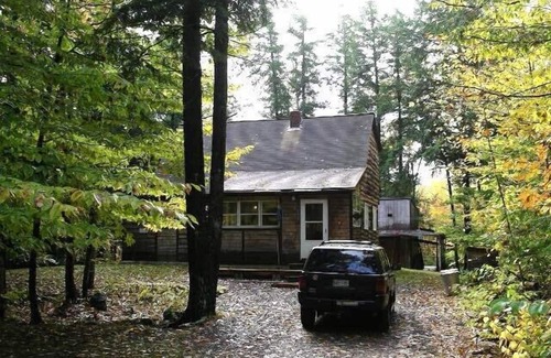 Rome Cabin | Special Secluded Cottage 3 Min Walk to Long Pond; ALL YEAR