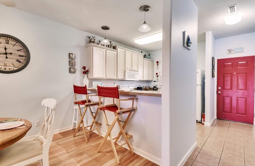 Villages of Five Points Condo | *SPECIALS AVAILABLE NOW!* LINENS & ACTIVITIES INCLUDED*! MINI WEEKS AVAILABLE ALL YEAR! 4 NIGHT MINIMUM! The Perfect Summer Get-away Destination!