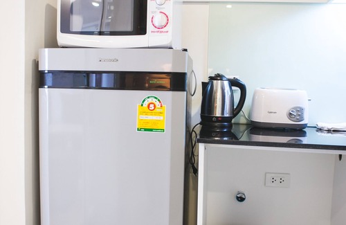 Khlong Toei Nuea Apartment | Specious new Studio, 5 min. walk to BTS skytrain Free FAST WiFi, Cntr of BKK