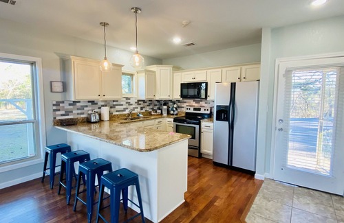 Jones Mills Condo | Spectacular mountain & Lake Catherine view w/sunsets. All rooms updated in 2023!