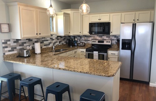 Jones Mills Condo | Spectacular mountain & Lake Catherine view w/sunsets. All rooms updated in 2023!