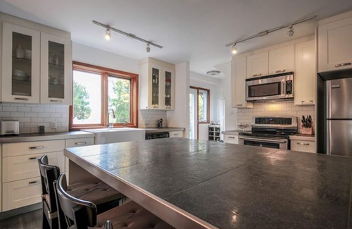 Prevost Cottage | Spectacular Lakefront! Bord du lac spectaculaire!