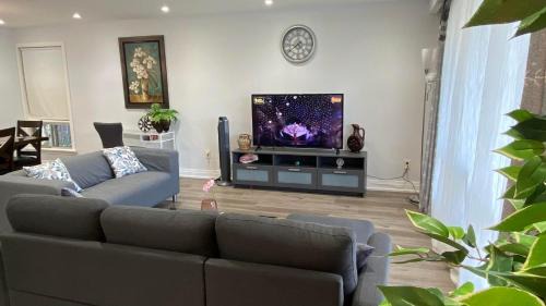 Kingsview Village Apartment | Spectacular 3 BR 2 WR House - Close to Airport