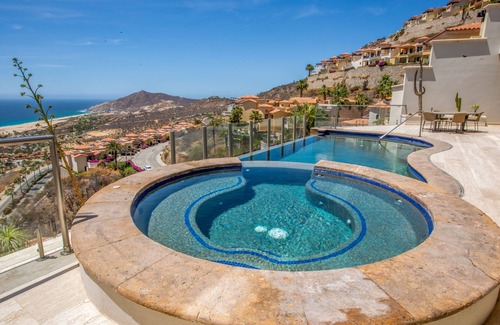 Sunset Beach Villa | Spectacular 4 bedroom ocean view villa