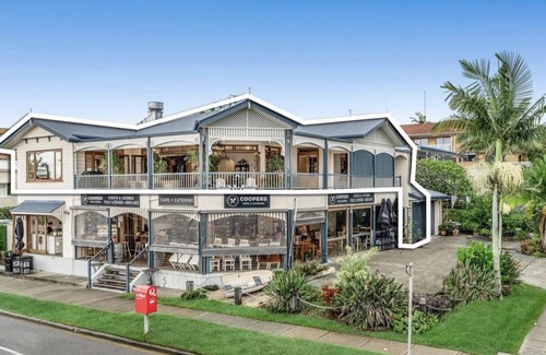 Manly Apartment | Spectacular bay Island Views in Manly Close to Lots Cafe Restaurants Market IGA