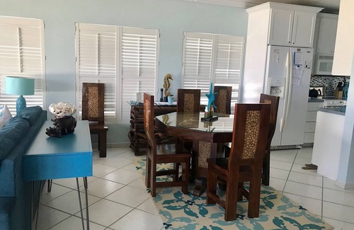 Seven Mile Beach Condo | Spectacular Beachfront Condo, Seven Mile Beach - Ground Floor!