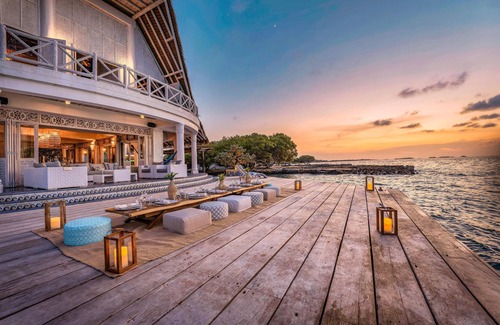 Rosario Islands Villa | Spectacular beachfront home with pool and jacuzzi