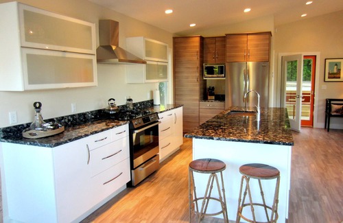 New Harbor Cottage | Spectacular Boathouse Cottage Located On A Private Dock In New Harbor