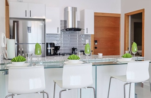 Lope De Vega Apartment | Spectacular, Centric 1BR Apt, King Bed, Pool Gym, Beautiful Social Area Near All