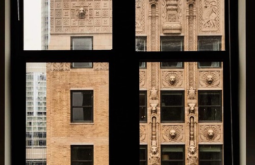 Downtown Chicago Apartment | Spectacular Corner 2BR Penthouse in the Loop | Roof Deck