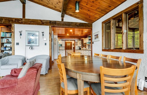 Hubbardton House | Spectacular dog-friendly lakefront house with washer/dryer & fast WiFi