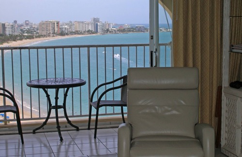 Isla Verde Apartment | Spectacular Full Ocean View - Beach Front, Parking